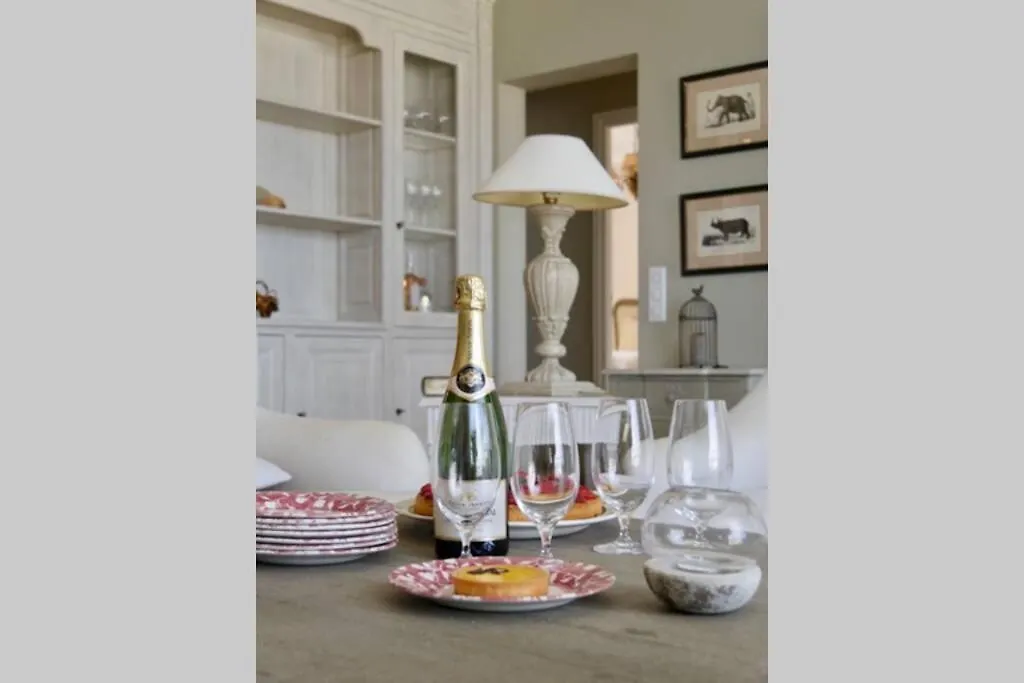 Bord De Mer - Ac, Wifi, Chic, Sea View, Beach 2 Minutes Walk Antibes Apartment
