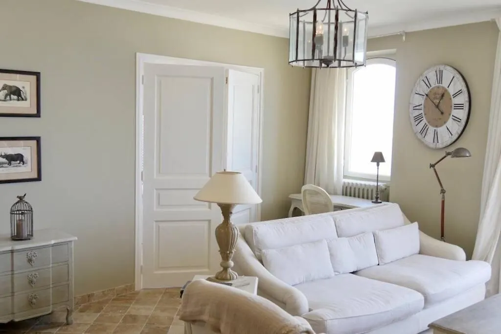 Bord De Mer - Ac, Wifi, Chic, Sea View, Beach 2 Minutes Walk Antibes