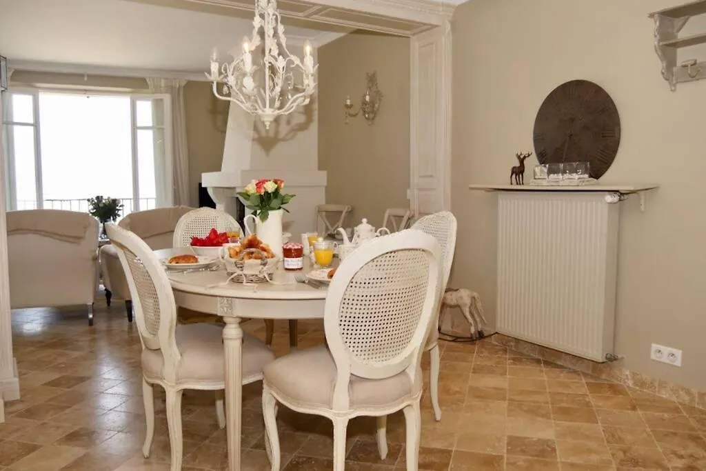Bord De Mer - Ac, Wifi, Chic, Sea View, Beach 2 Minutes Walk Antibes Apartment